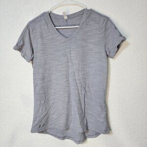 Under Armour Shirt Womens Medium Gray V-Neck Logo Loose Tee Athleisure